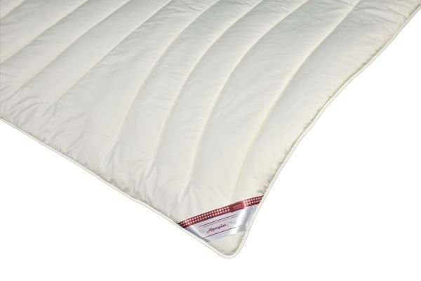 GARANTA Alpenglück Zirbe Extra-Leicht Steppbett