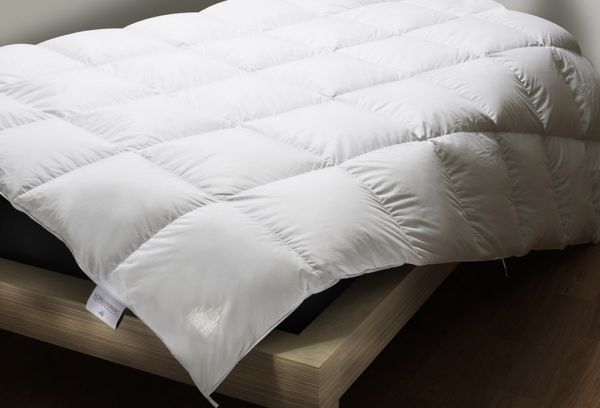 SCHLOSSBERG Daunendecke DUCHESSE medium